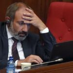 Samuxda minik maşını abidəyə çırpılıb: Xəsarət alanlar var