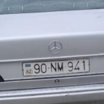 Ermənilər Rusiya səfirliyi önündə pasportlarını cırdılar