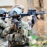 4 il başında paslanmış bıçaq gəzdirdi