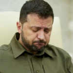 Deputatlar parlamentin iclasında tüstü bombaları atdılar – FOTO